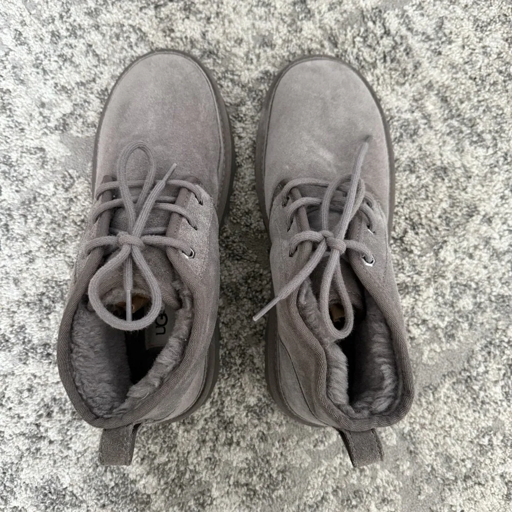 UGG Men's Neumel Chukka Boots‎ Gray Charcoal Suede Fur Lined Lace Up Size 9